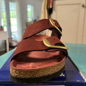 Pair of womens Airzona Big Buckle Leather sandals, size 7/7.5 narrow fit